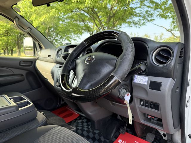 NISSAN NV350 CARAVAN 4WD 2014