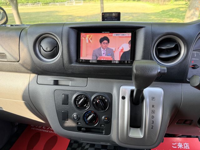 NISSAN NV350 CARAVAN 4WD 2014