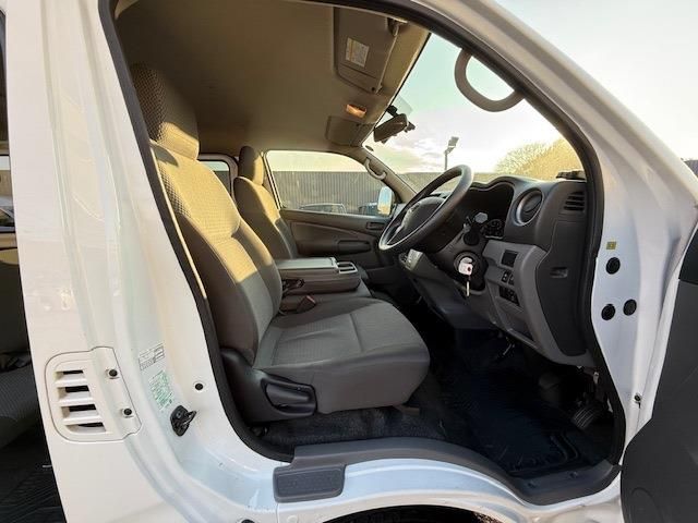 NISSAN NV350 CARAVAN 2021