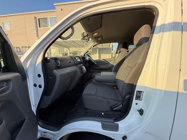 NISSAN NV350 CARAVAN 2021