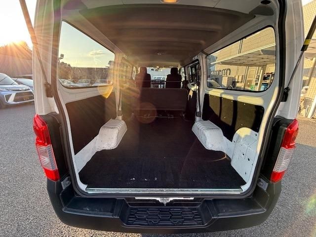 NISSAN NV350 CARAVAN 2021