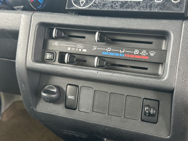 DAIHATSU HIJET truck 4WD 2015