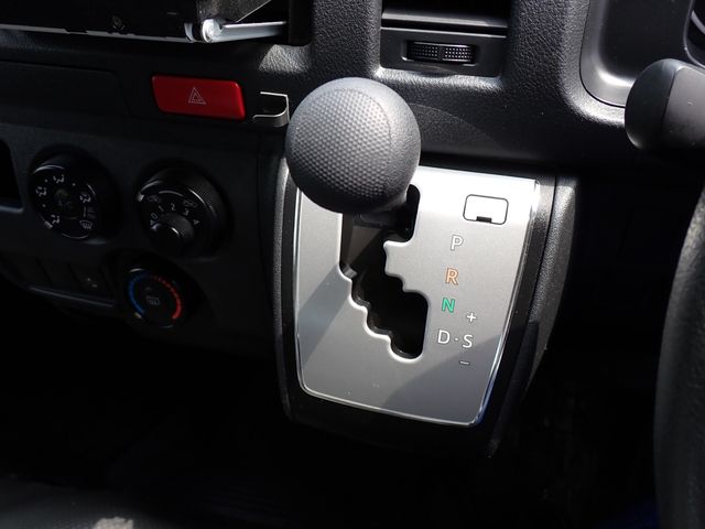 TOYOTA HIACE van 2WD 2018