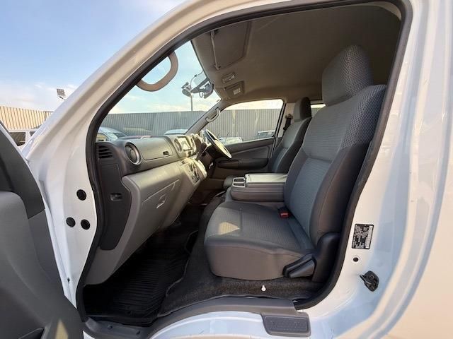 NISSAN NV350 CARAVAN 2021