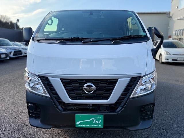 NISSAN NV350 CARAVAN 2021