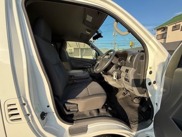 NISSAN NV350 CARAVAN 2021