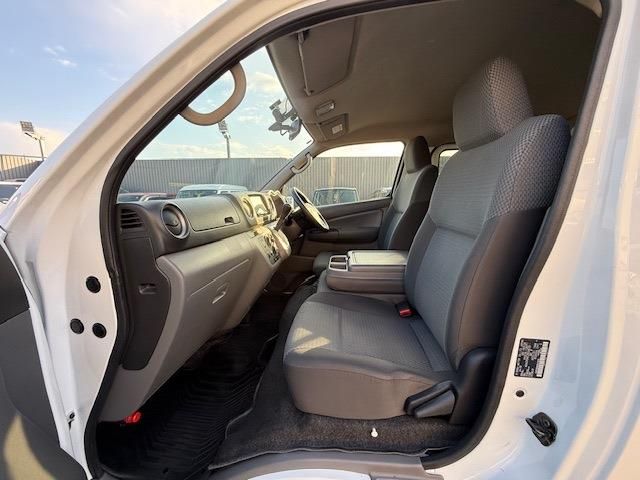 NISSAN NV350 CARAVAN 2021