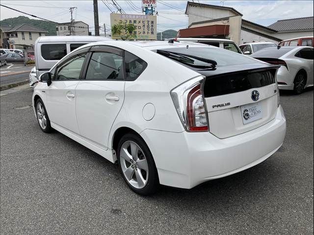 TOYOTA PRIUS 2015