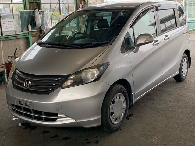 HONDA FREED 2010