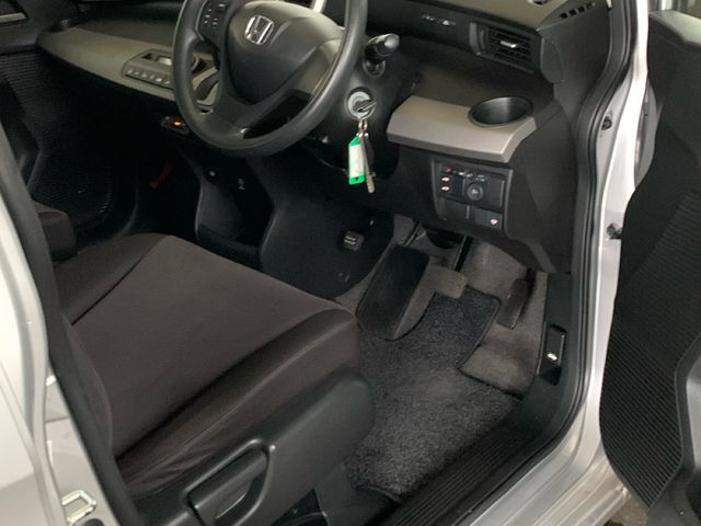 HONDA FREED 2010