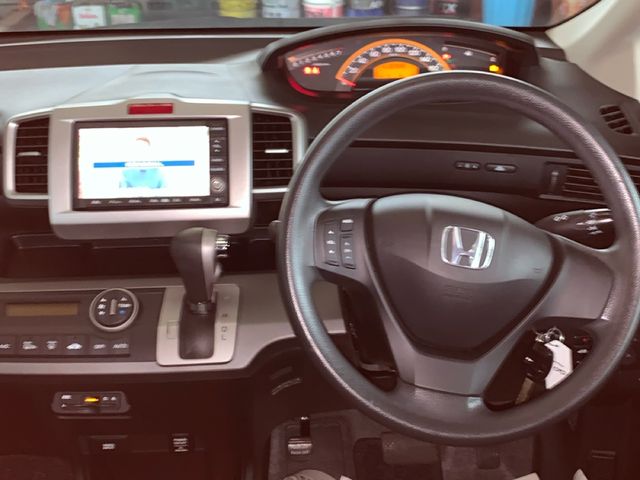 HONDA FREED 2010