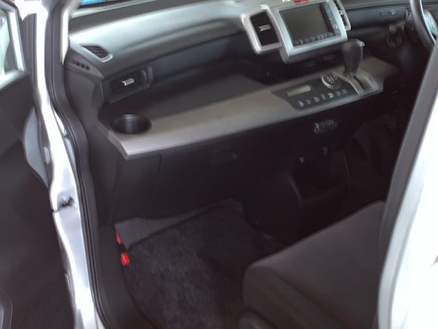 HONDA FREED 2010