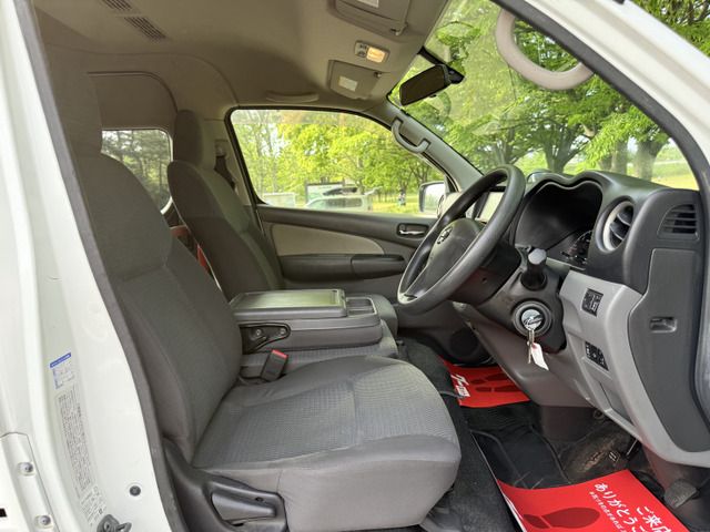 NISSAN NV350 CARAVAN 4WD 2014