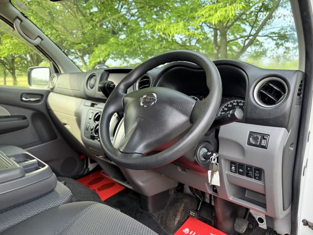 NISSAN NV350 CARAVAN 4WD 2014