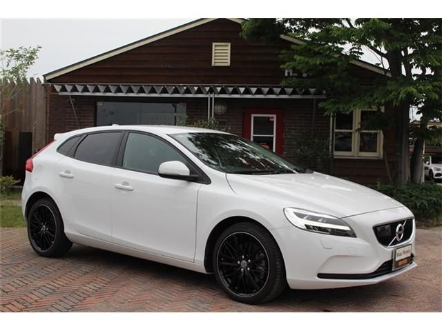 VOLVO VOLVO V40 2017