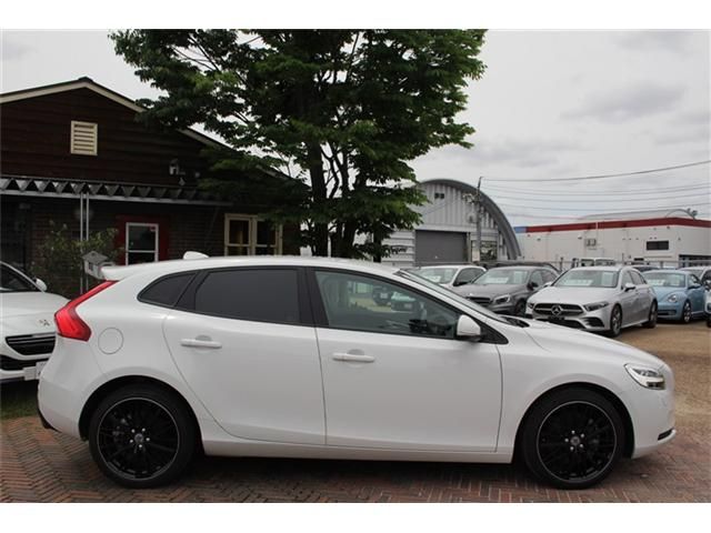 VOLVO VOLVO V40 2017