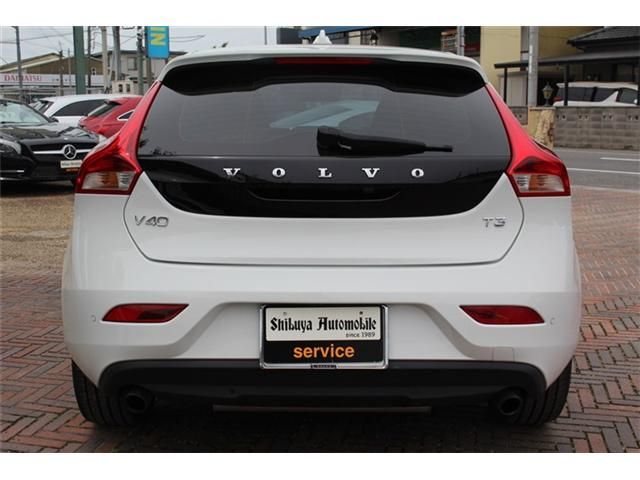 VOLVO VOLVO V40 2017