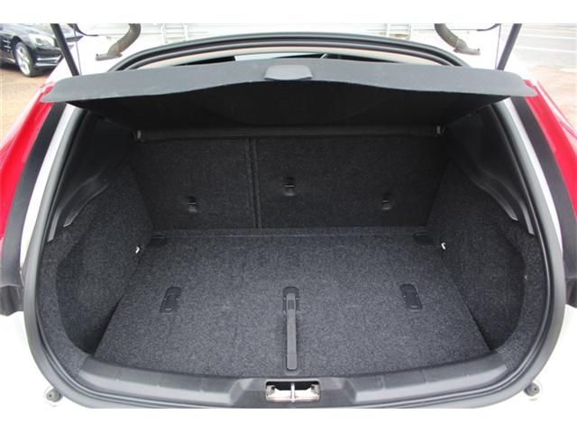 VOLVO VOLVO V40 2017