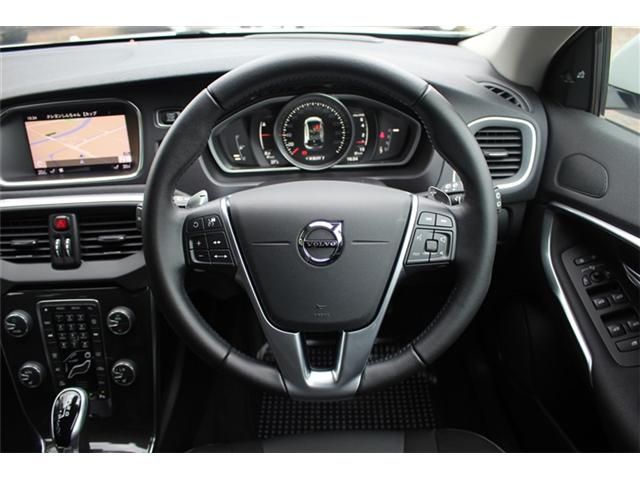 VOLVO VOLVO V40 2017