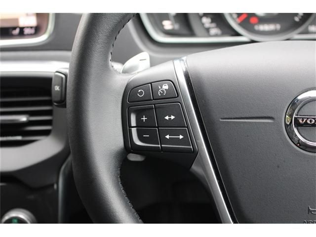 VOLVO VOLVO V40 2017