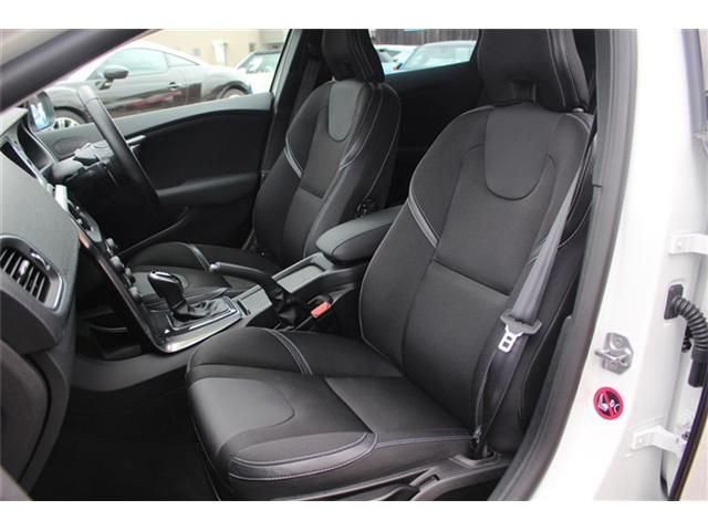 VOLVO VOLVO V40 2017