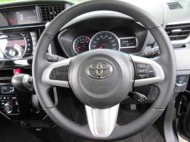 TOYOTA ROOMY 2018