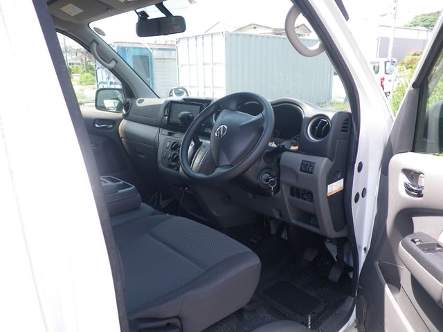 NISSAN NV350 CARAVAN 2015
