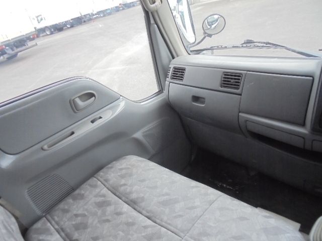 MAZDA TITAN DUSH 2003