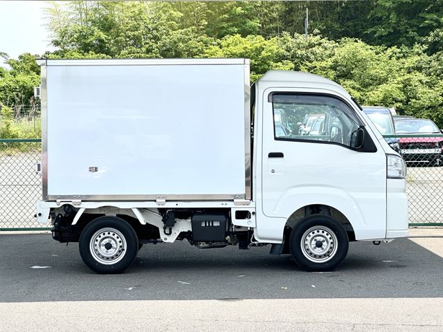 DAIHATSU HIJET truck 2024