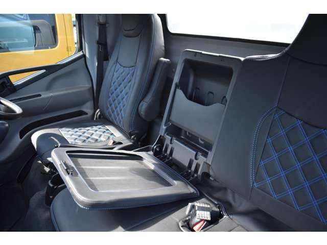 MITSUBISHI CANTER 2021