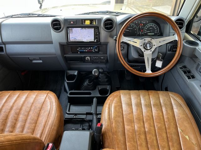 TOYOTA LANDCRUISER van 2014