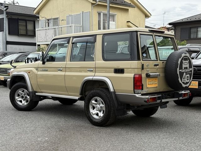 TOYOTA LANDCRUISER van 2015