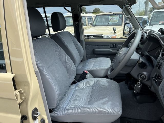 TOYOTA LANDCRUISER van 2015