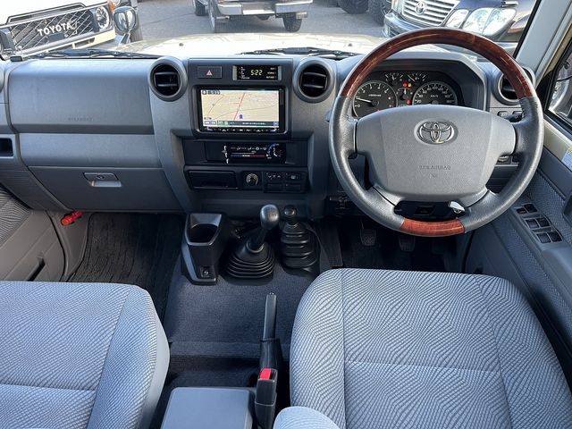 TOYOTA LANDCRUISER van 2015