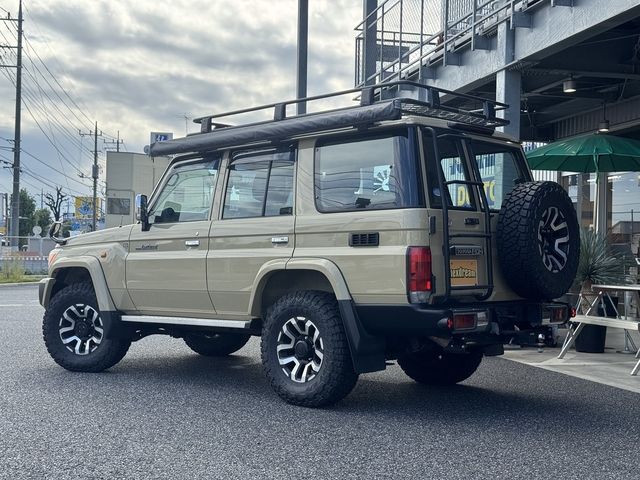 TOYOTA LANDCRUISER van 2015