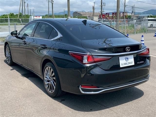 TOYOTA LEXUS ES300h 2023