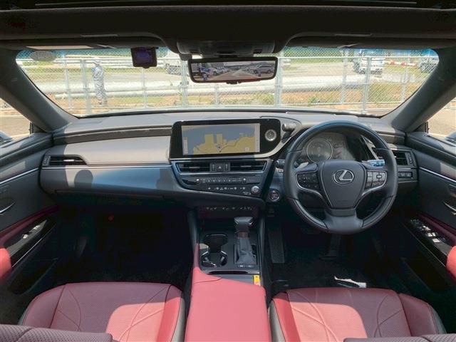 TOYOTA LEXUS ES300h 2023