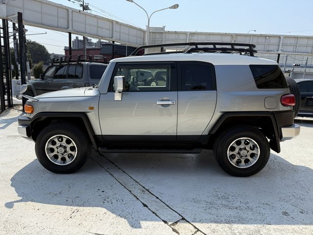 TOYOTA FJ CRUISER 4WD 2012