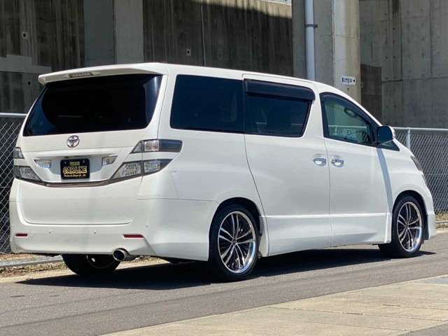TOYOTA VELLFIRE 2010