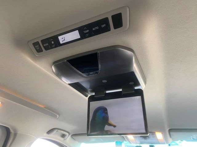 TOYOTA VELLFIRE 2010