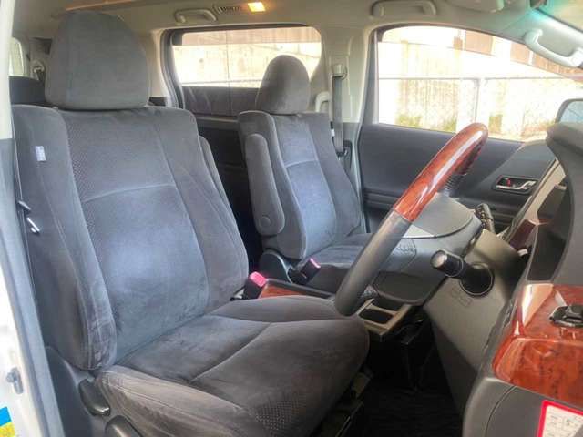 TOYOTA VELLFIRE 2010