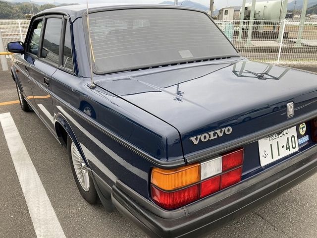 VOLVO VOLVO 240 sedan 1993