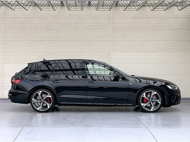 AUDI AUDI A4 AVANT 2022