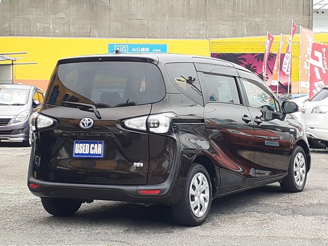 TOYOTA SIENTA HYBRID 2015