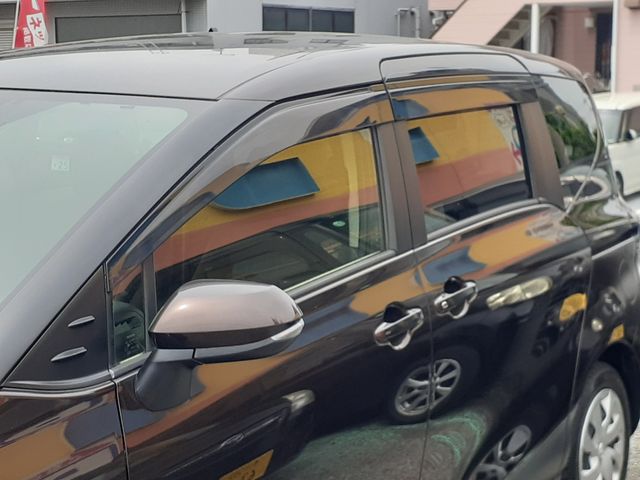 TOYOTA SIENTA HYBRID 2015