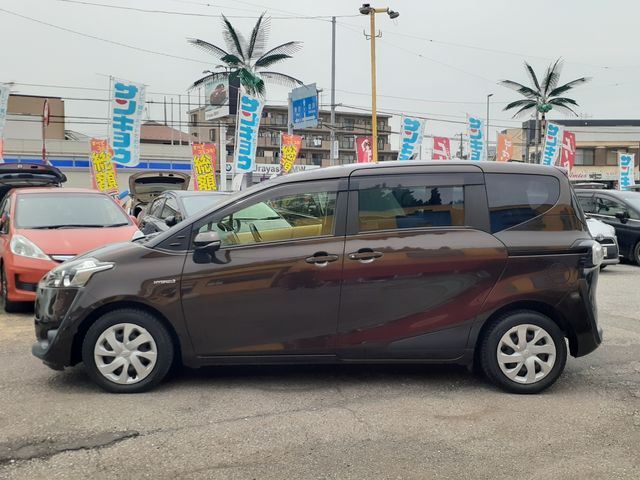 TOYOTA SIENTA HYBRID 2015
