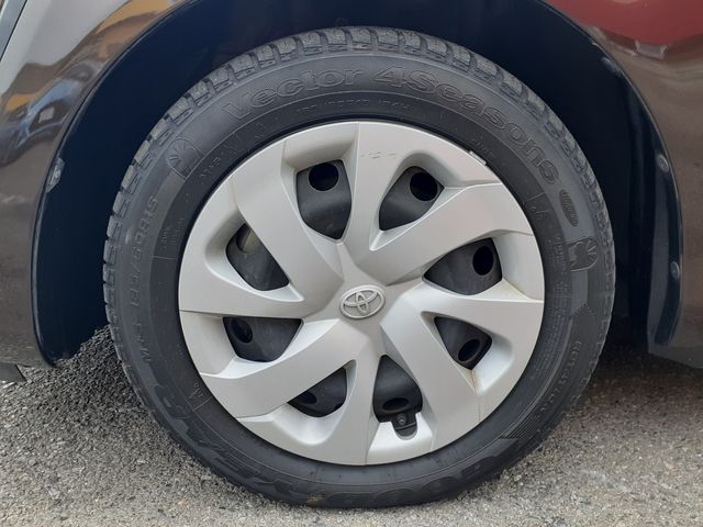 TOYOTA SIENTA HYBRID 2015
