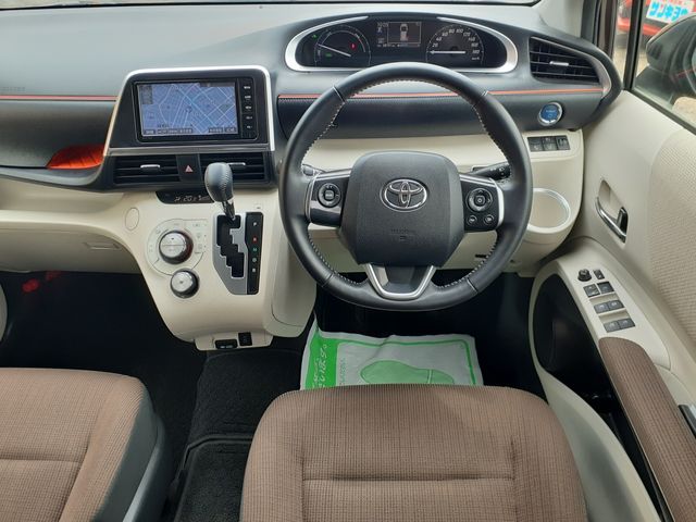 TOYOTA SIENTA HYBRID 2015