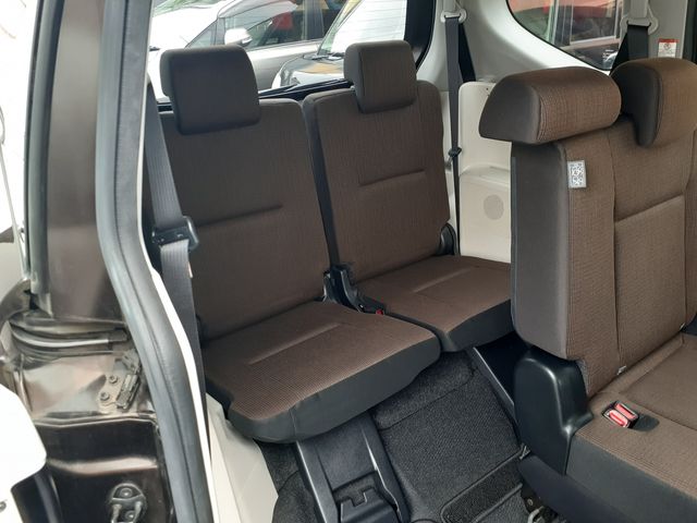 TOYOTA SIENTA HYBRID 2015