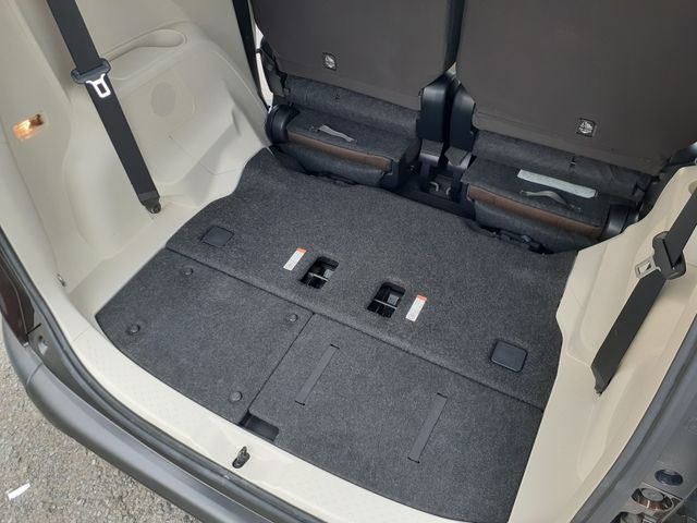 TOYOTA SIENTA HYBRID 2015